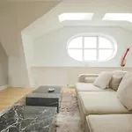 Unique 5 Bedroom W Exposed Beams In *