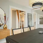 Unique 5 Bedroom W Exposed Beams In Апартаменты
