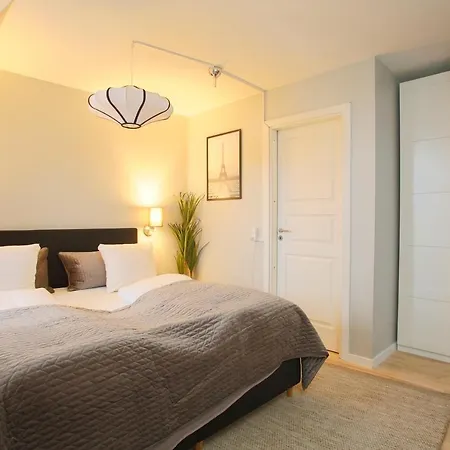 Unique 5 Bedroom W Exposed Beams In