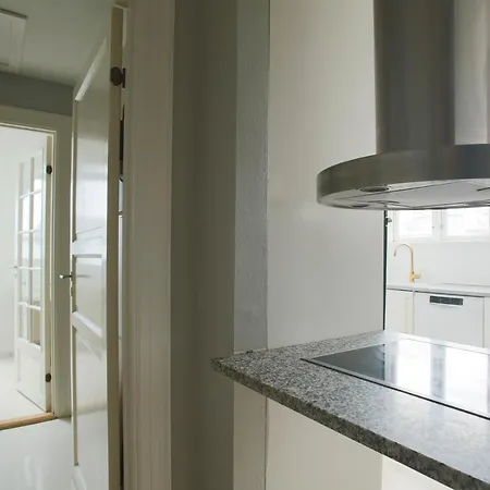 Unique 5 Bedroom W Exposed Beams In Apartment