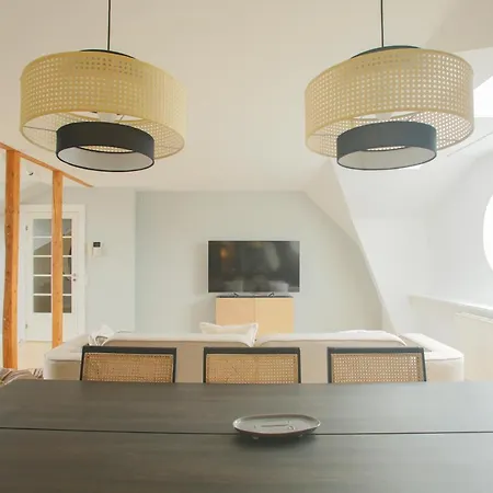 Unique 5 Bedroom W Exposed Beams In