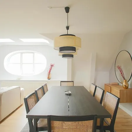 Unique 5 Bedroom W Exposed Beams In *