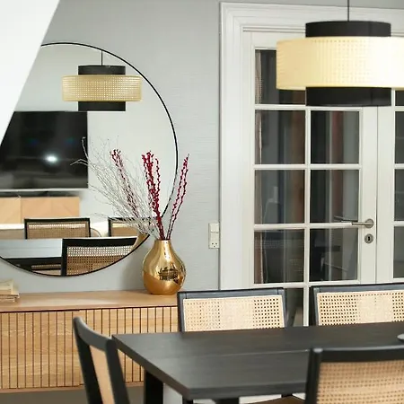 Unique 5 Bedroom W Exposed Beams In Apartament Kopenhaga