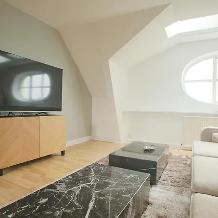 Unique 5 Bedroom W Exposed Beams In *