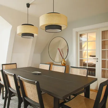 Unique 5 Bedroom W Exposed Beams In