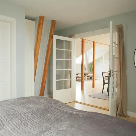 Apartamento Unique 5 Bedroom W Exposed Beams In