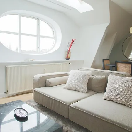 Apartment Unique 5 Bedroom W Exposed Beams In