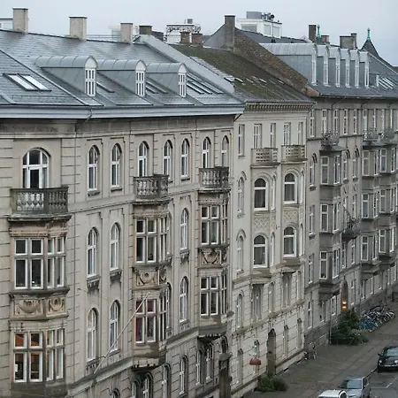 Unique 5 Bedroom W Exposed Beams In Lejlighed