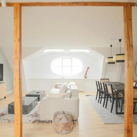 Apartment Unique 5 Bedroom W Exposed Beams In *