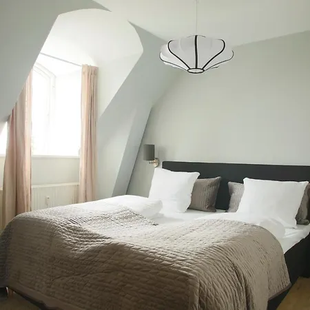 Unique 5 Bedroom W Exposed Beams In