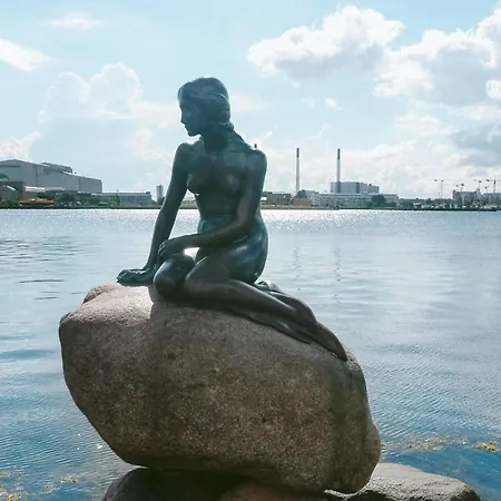 Unique 5 Bedroom W Exposed Beams In Lägenhet