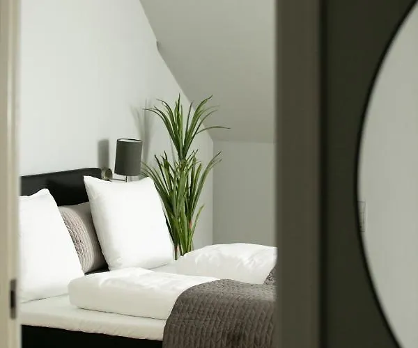 Apartment Unique 5 Bedroom W Exposed Beams In *