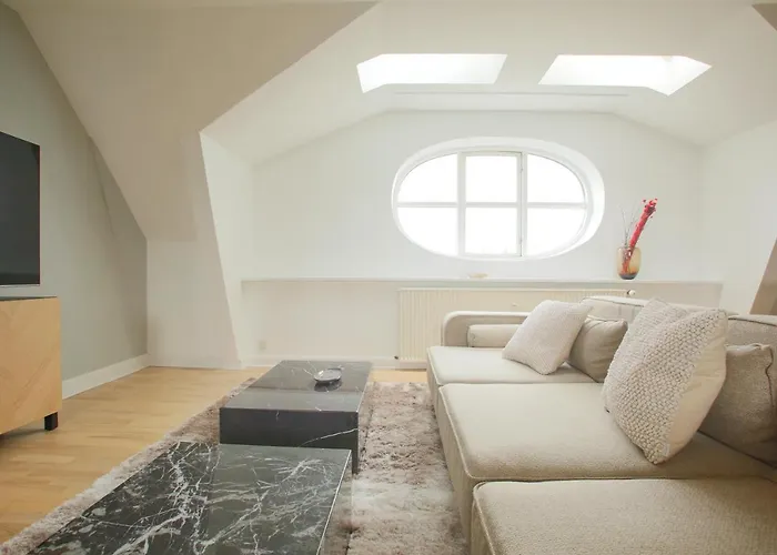 Unique 5 Bedroom W Exposed Beams In *