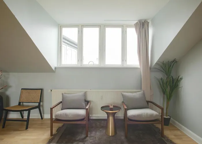 Apartment Unique 5 Bedroom W Exposed Beams In