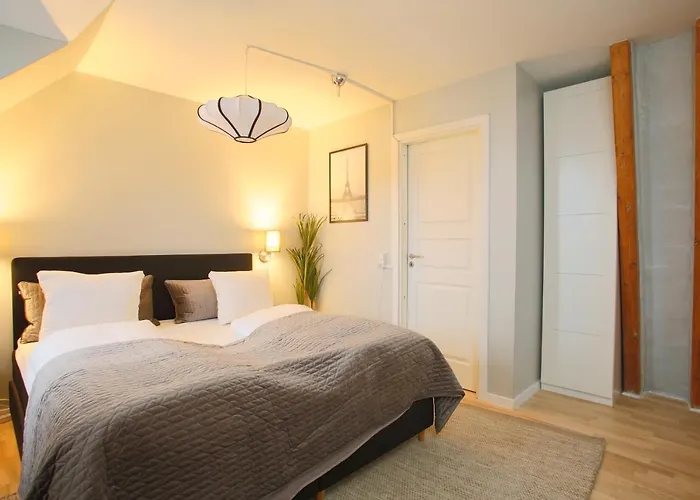 Unique 5 Bedroom W Exposed Beams In