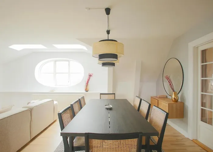 Unique 5 Bedroom W Exposed Beams In *