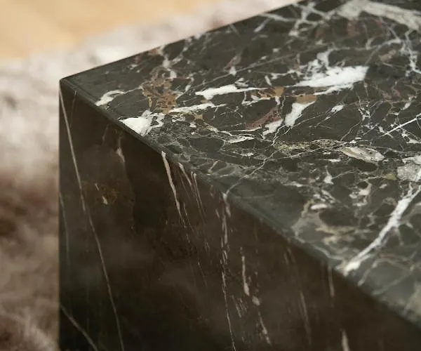 Unique 5 Bedroom W Exposed Beams In Apartment *