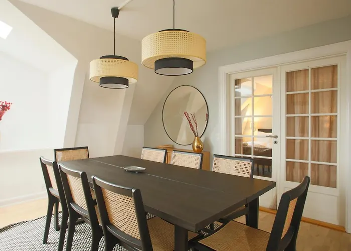 Unique 5 Bedroom W Exposed Beams In