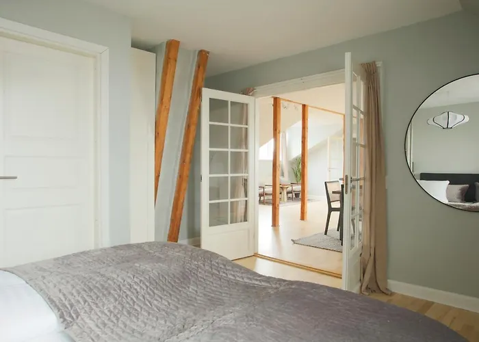 Apartment Unique 5 Bedroom W Exposed Beams In