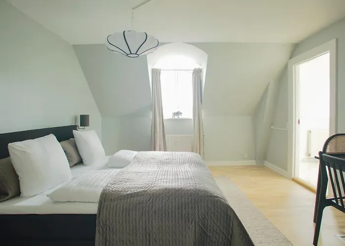 Unique 5 Bedroom W Exposed Beams In