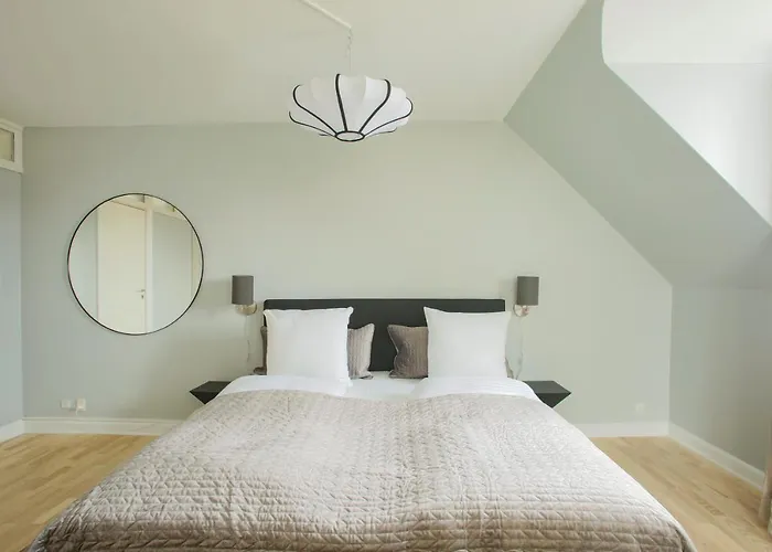 Apartment Unique 5 Bedroom W Exposed Beams In