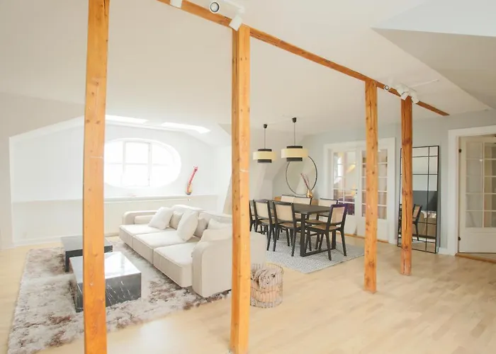 Unique 5 Bedroom W Exposed Beams In *