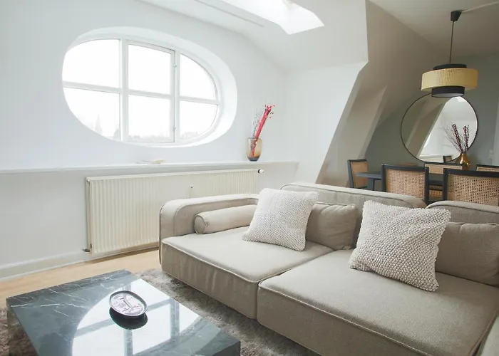 Apartment Unique 5 Bedroom W Exposed Beams In