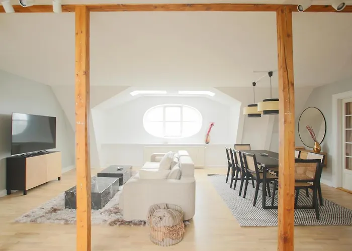 Apartment Unique 5 Bedroom W Exposed Beams In *