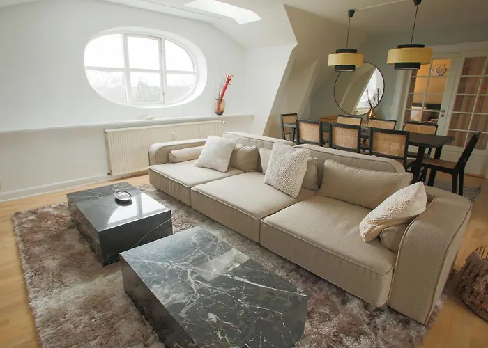 Unique 5 Bedroom W Exposed Beams In Apartment *