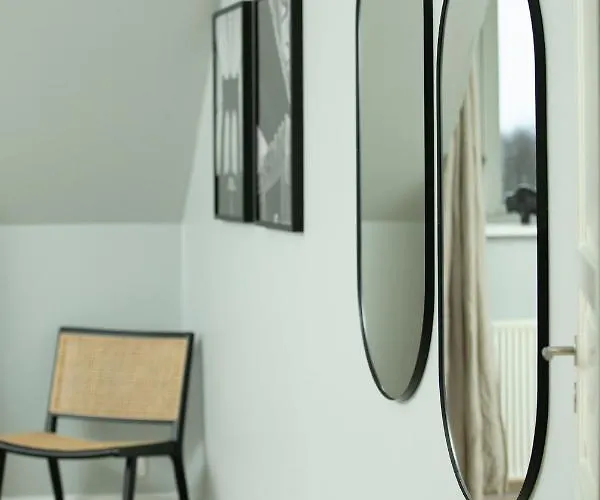 Unique 5 Bedroom W Exposed Beams In Apartment *