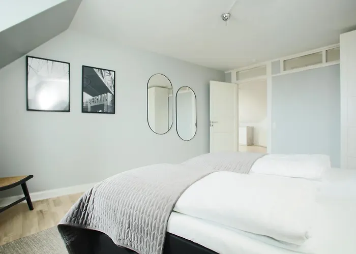 Unique 5 Bedroom W Exposed Beams In *