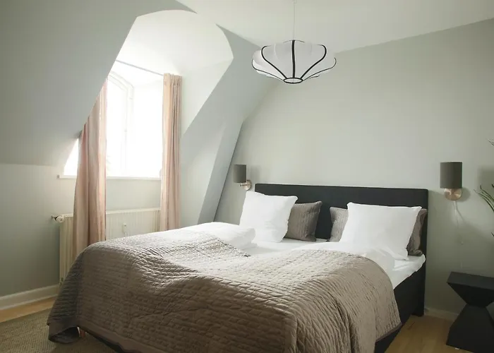 Unique 5 Bedroom W Exposed Beams In