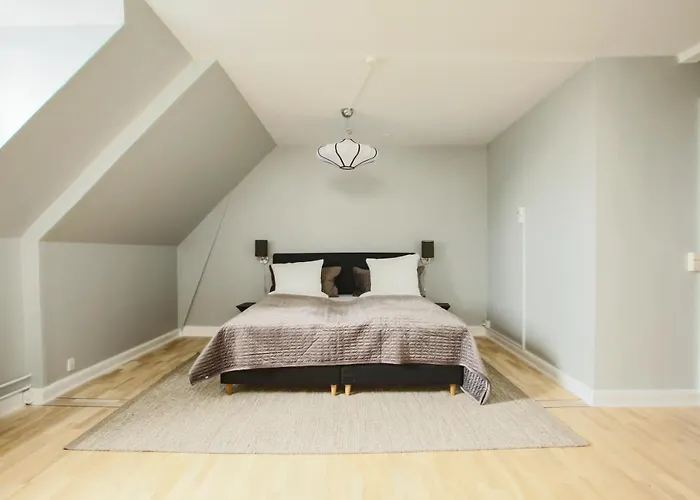 Apartment Unique 5 Bedroom W Exposed Beams In