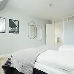 Unique 5 Bedroom W Exposed Beams In *