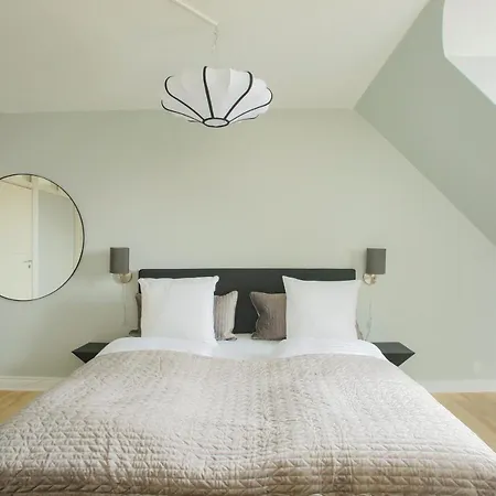 شقة Unique 5 Bedroom W Exposed Beams In