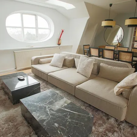 Unique 5 Bedroom W Exposed Beams In شقة *