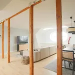 Unique 5 Bedroom W Exposed Beams In Apartmán