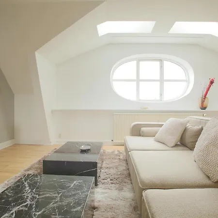 Unique 5 Bedroom W Exposed Beams In *