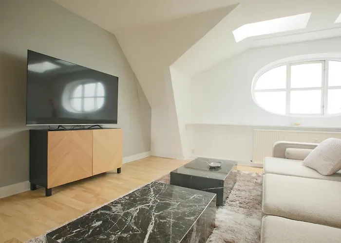 Unique 5 Bedroom W Exposed Beams In *